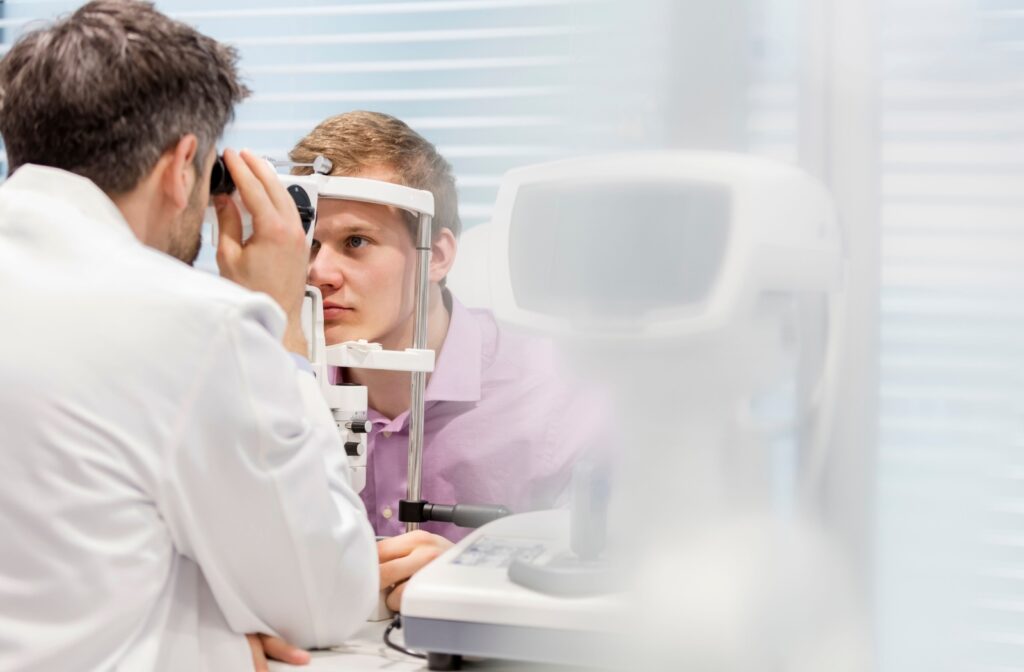 A patient getting a comprehensive eye exam from their eye doctor to monitor for cause of dry eye.